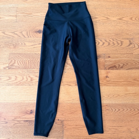 ALO Yoga 7/8 High-Waist Airlift Legging in Black (Size XXS) - Picture 3 of 10